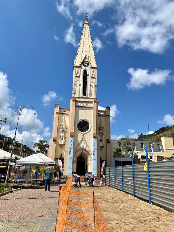 Revitalização da Praça da Matriz de Santa Teresa valoriza patrimônio histórico de Teresópolis