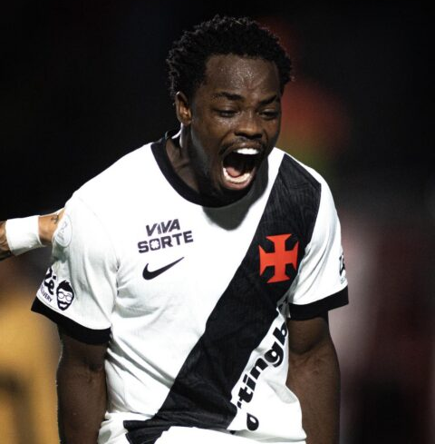 Com belos gols, Vasco triunfa sobre Vitória e carimba vaga nas semis da Copa do Brasil