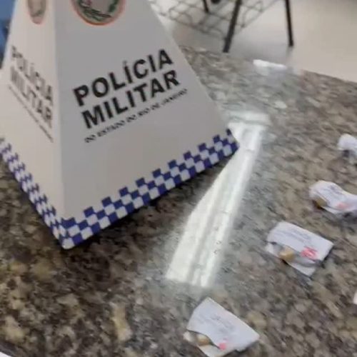 Polícia Militar apreende drogas em área de mata no bairro Perpétuo