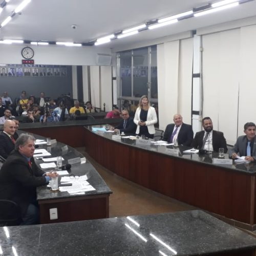 Vereadores voltam a derrubar vetos do Executivo