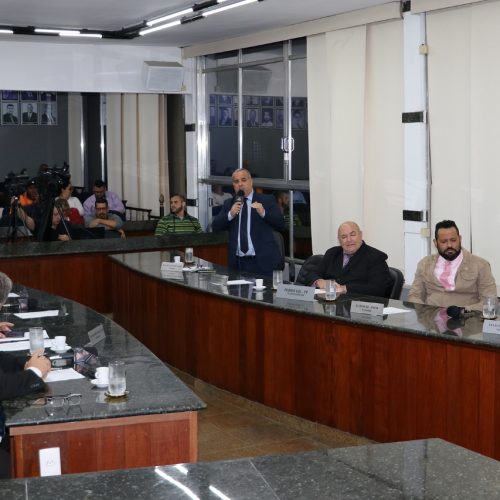 População da cidade e do interior vive caos e vereadores voltam a criticar inoperância no Governo Vinicius Claussen