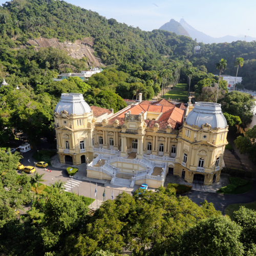 Governo do Rio supera 4 mil exonerações de comissionados e projeta economia de mais de R$ 230 milhões em 2026