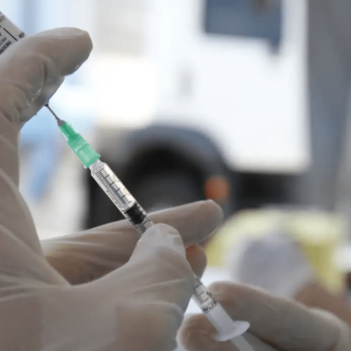 Sarampo: infectologista alerta sobre vacinação em viagens para a Copa