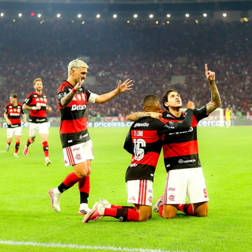 Com golaços de Arrascaeta e Samuel Lino, Flamengo bate o Cruzeiro e está nas quartas da Libertadores