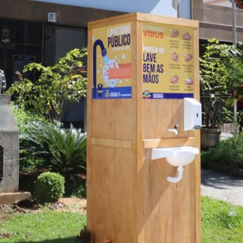 Câmara instala lavatório público para população higienizar as mãos