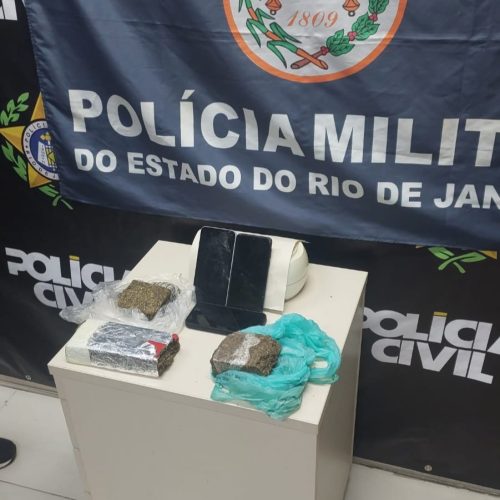 Três são presos por tráfico durante operação no Morro dos Pinheiros, em Teresópolis
