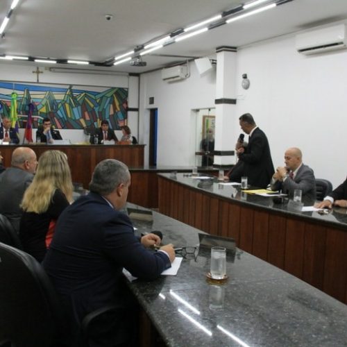 Vereadores homenageiam idosos em mais uma sessão ordinária